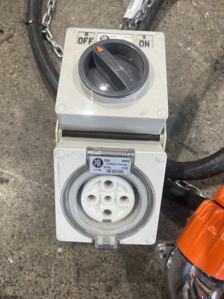 56 series 3 Phase extension lead 32Amp Carousel 2