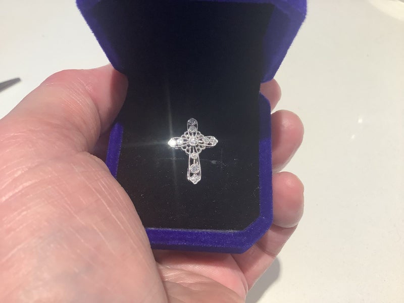 VINTAGE DIAMOND PLATINUM PENDENT CROSS , NECKLACE Carousel 2