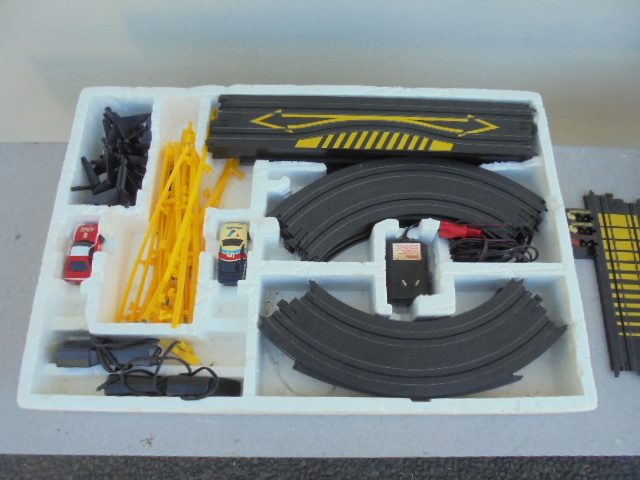 +-+- VINTAGE FORMULA TYCO - AUSTRALIAN V8 SUPERCARS FORD VS HOLDEN -+-+ Carousel 2
