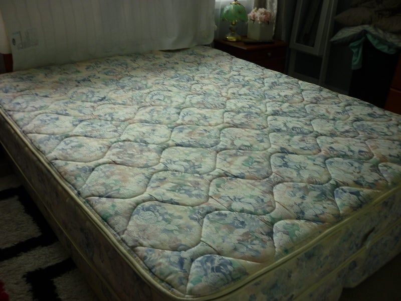 King bed with base Carousel 1