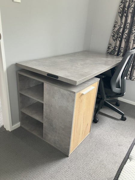 Desk Carousel 1