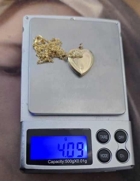 Vintage sweetheart locket 9ct gold front,silver back photo locket with chain Carousel 8