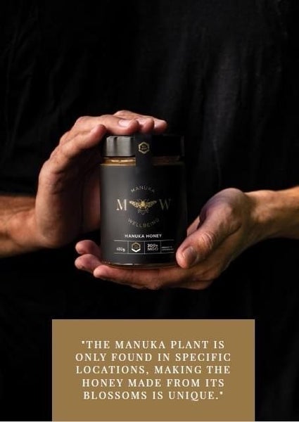 Manuka Honey UMF 15+ in 150g Glass jar Carousel 3