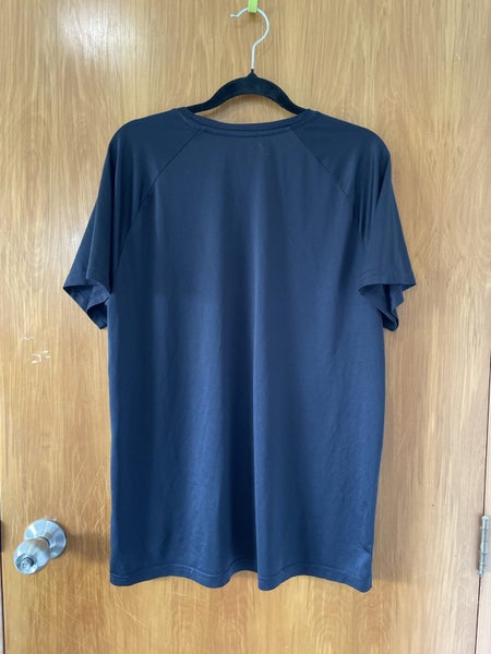 Men’s Sports Top Size Medium Carousel 2