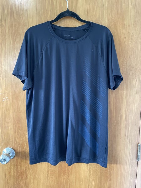 Men’s Sports Top Size Medium Carousel 1
