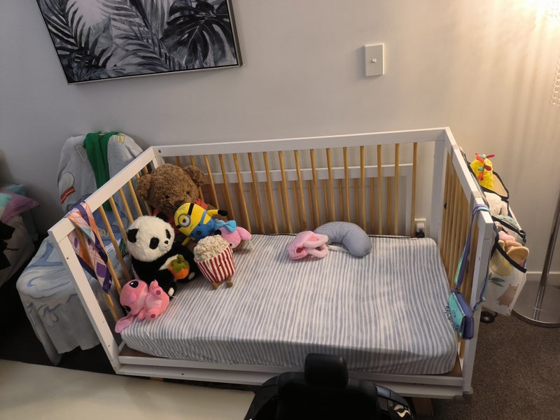 Mocka Aspen Classic Cot + Vale Cot Mattress – Barely Used Carousel 1