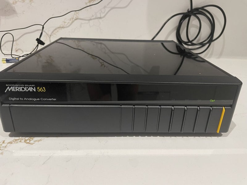 meridian 500 cd compact disc transport and 563 digital to analogue converter Carousel 2