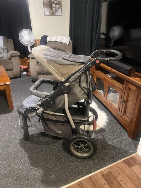 Steelcraft Eden 3 wheel pram stroller buggy Carousel 2