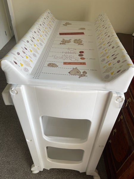 Baby changing table Carousel 2