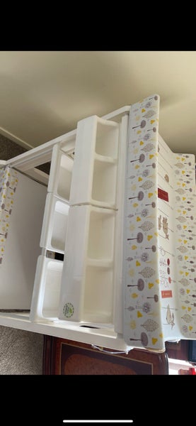 Baby changing table Carousel 1