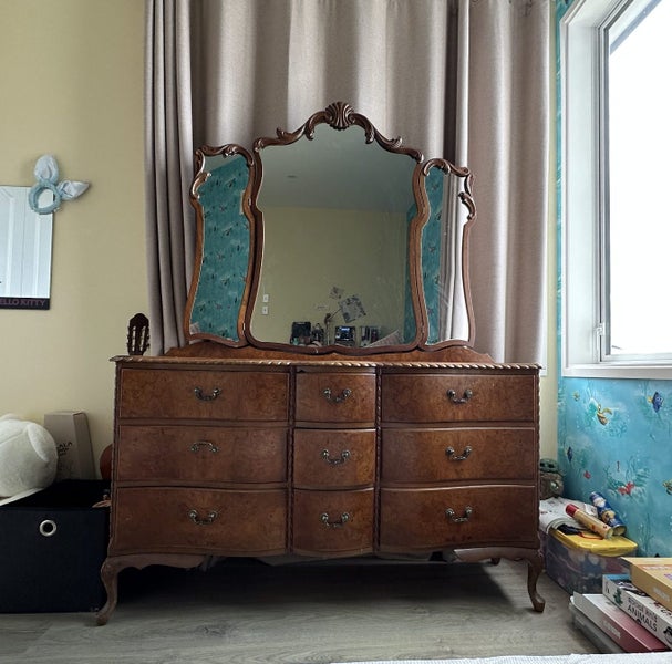 Solid Walnut Dressing table with Drawers Carousel 2