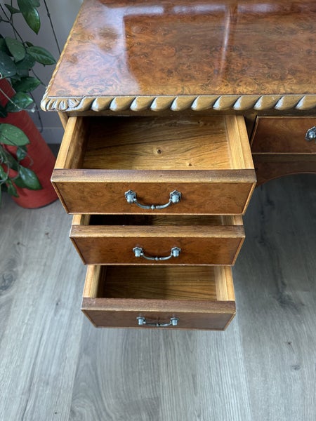 Solid Walnut Dressing table with Drawers Carousel 14