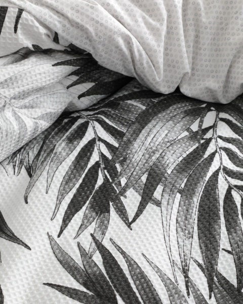 Logan and Mason Platinum Bermuda Quilt Cover Set Black Carousel 2