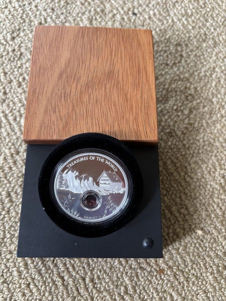 Treasures of the world Garnett Locket coin Carousel 1