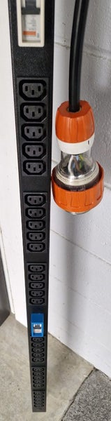 RACKPOWER VERTICAL PDU Carousel 1