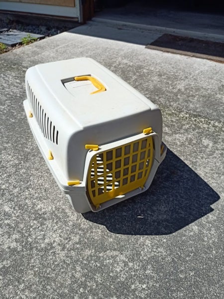 Solid pet carrier Carousel 1
