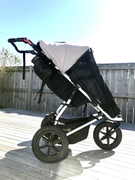 Mountain Buggy Urban Jungle Pram Carousel 1
