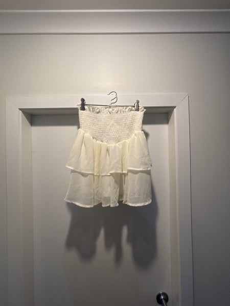 Brand new - size medium skirt Carousel 1