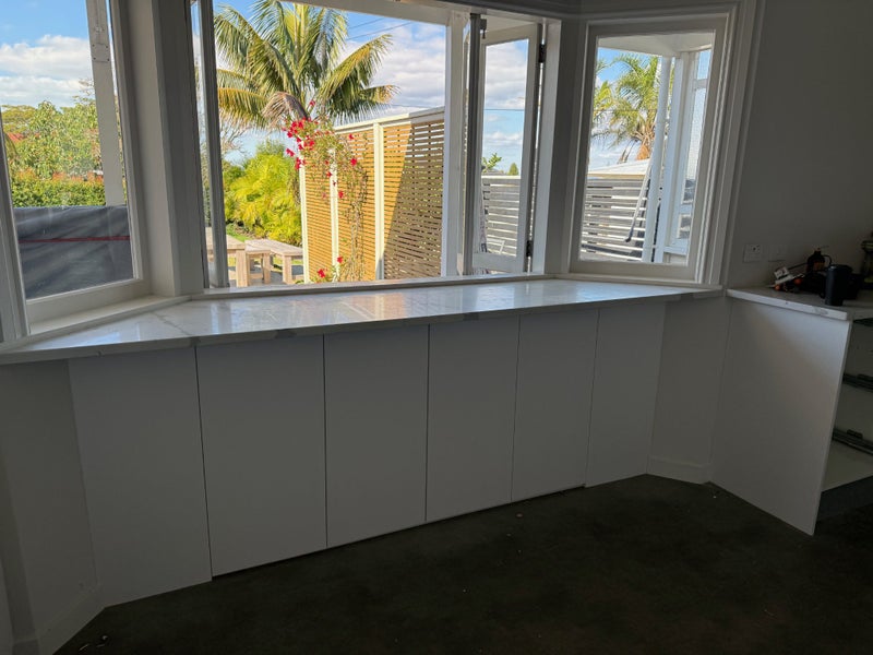 U-shaped kitchen bench and cabinets Carousel 11