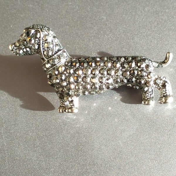 i) BETSEY JOHNSON BLACK CRYSTAL DACHSHUND DOG PIN - c1970's Carousel 2