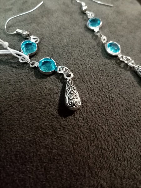 Pretty Silvery/Blue EARRINGS Carousel 2