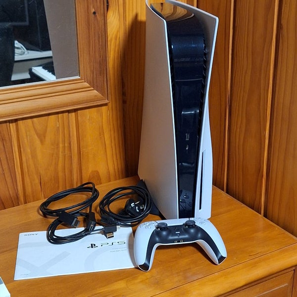 ===PlayStation 5, console + controller, white, Gr8 cond. Carousel 1