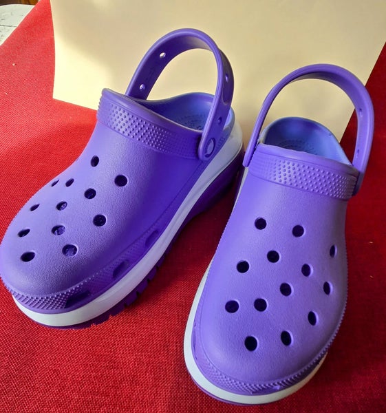 Crocs for Women Size 8 , (25 cm foot length) Carousel 2