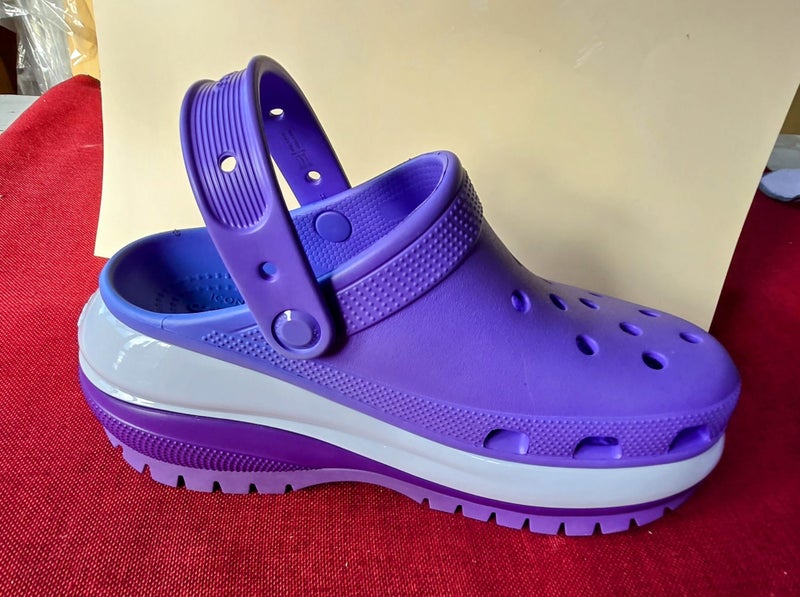 Crocs for Women Size 8 , (25 cm foot length) Carousel 5