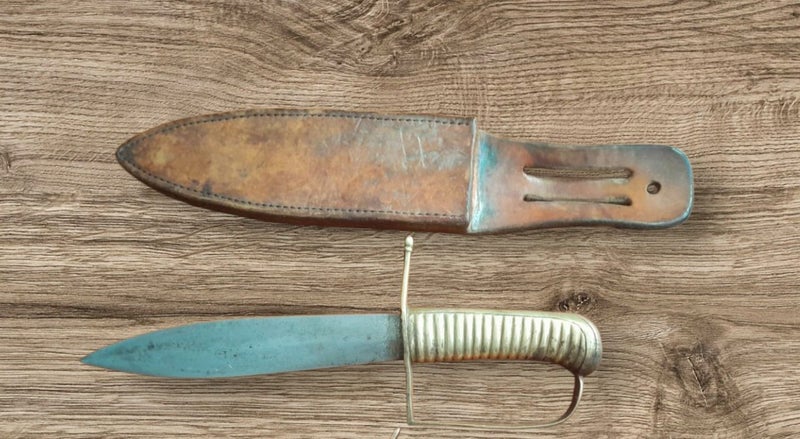 HUNTING KNIFE / FIGHTING KNIFE / TRENCH KNIFE Carousel 1