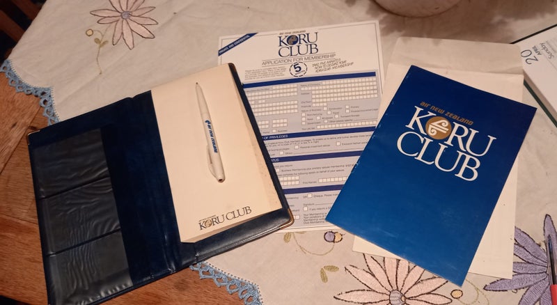 Vtge Air New Zealand 'Koru Club' Application Pack and the Notepad Folder + Pen Carousel 1