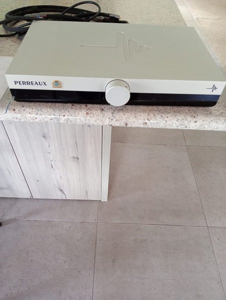 Amps and speakers Perreaux Carousel 2