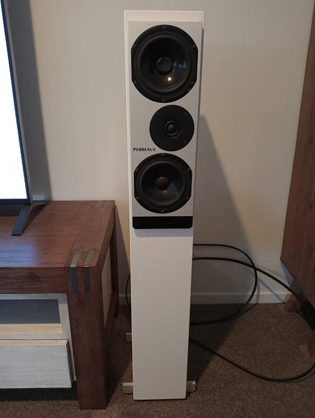 Amps and speakers Perreaux Carousel 7