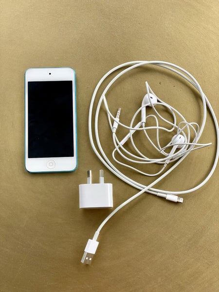 APPLE IPOD TOUCH 16Gb 5th generation (2014 Model) Carousel 1
