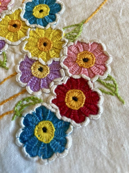 A stunning hand embroidered vintage Linen Tablecloth Carousel 1