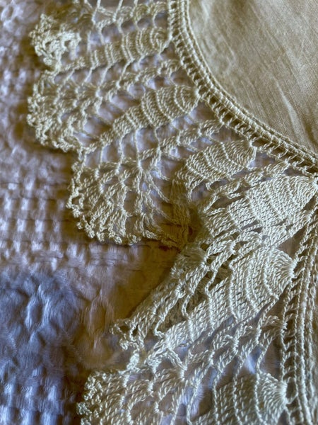A stunning hand embroidered vintage Linen Tablecloth Carousel 7