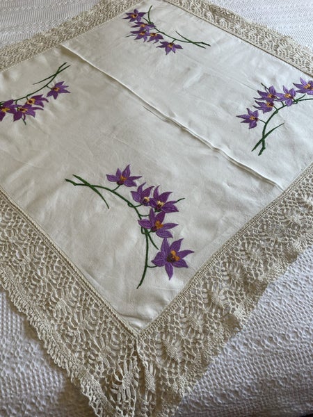 A stunning ORCHIDS hand embroidered vintage Linen Tablecloth Carousel 6