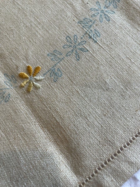 A vintage Linen tablecloth to embroider Carousel 2
