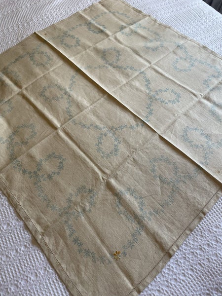 A vintage Linen tablecloth to embroider Carousel 1