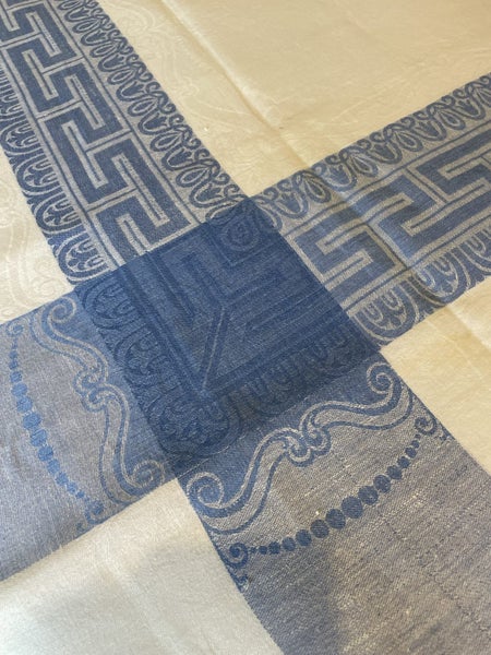A perfect pure damask linen tablecloth Carousel 2