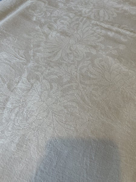 A perfect pure damask linen tablecloth Carousel 6