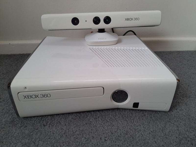 Xbox 360 Slim *Limited Edition White* Carousel 2