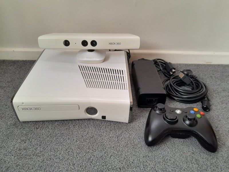 Xbox 360 Slim *Limited Edition White* Carousel 1