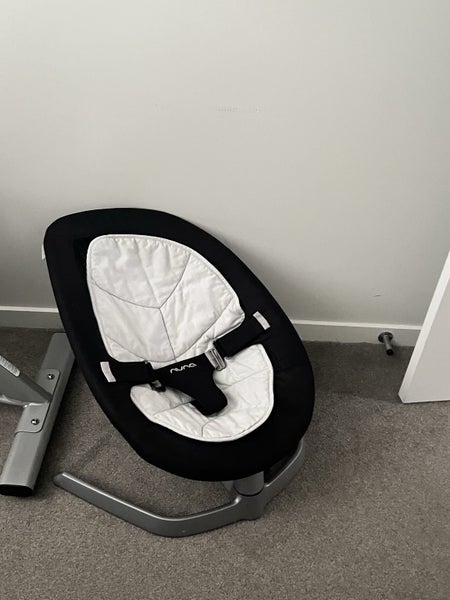 NUNA Leaf swing - Modern Black & Gray Design - Excellent Condition Carousel 1