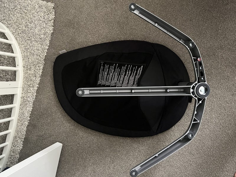 NUNA Leaf swing - Modern Black & Gray Design - Excellent Condition Carousel 4