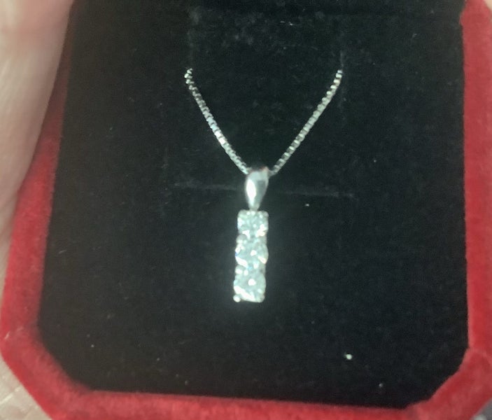 NATURAL DIAMOND PLATINUM NECKLACE Carousel 1