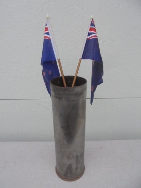 +-+- VINTAGE ARTILLERY SHELL -+-+ Carousel 1