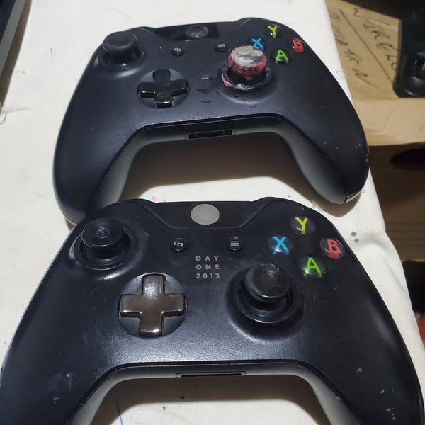 X-BOX ONE 500GB MODEL 1540 CONSOLE & 2 CONTROLLER CHARGING DOCK ETC Carousel 18