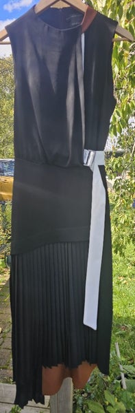 Brand new limited edition CUE campaign dress - spectacular!!!! Carousel 2