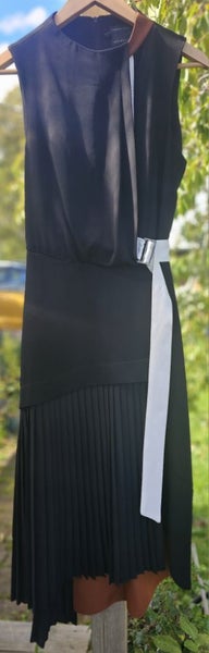 Brand new limited edition CUE campaign dress - spectacular!!!! Carousel 1