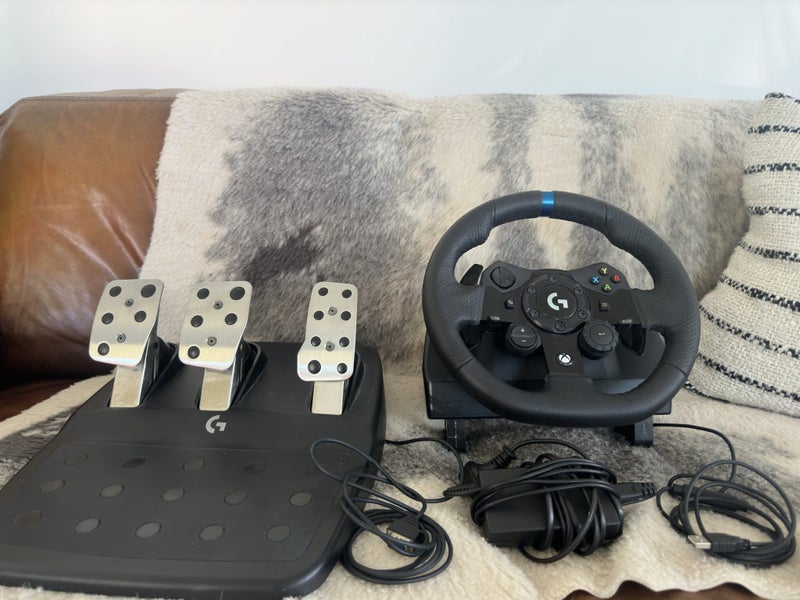 Logitech G923 Racing Wheel and Pedals For Xbox One And Pc Carousel 1